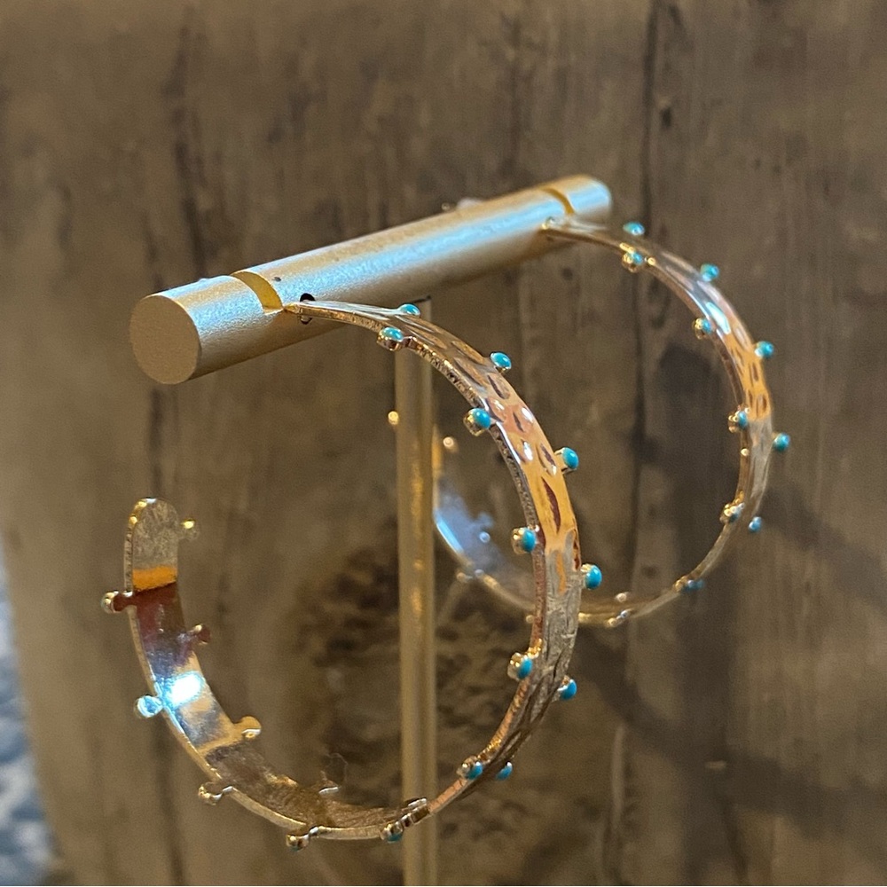 Gold Hammered Hoop Earrings Enamel Dot Detail NWT - Picture 5 of 13